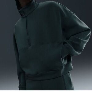 Nike women’s 1/2 zip swearshirt